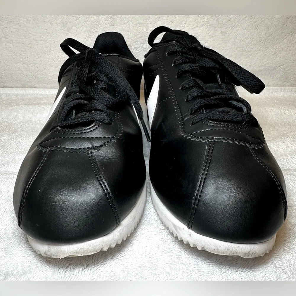 Nike Cortez unisex black and white classic style tennis shoes sneakers‎ retro